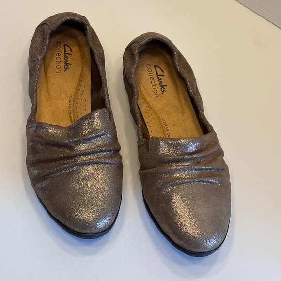 EUC Clarks Collection Women's Jennett Ruby Pewter Metallic SZ 8 Flats Shoes - Picture 4 of 14